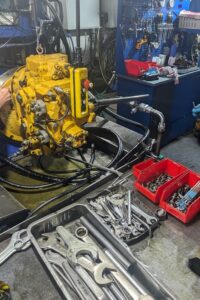 Регулировка гидравлического насоса Cat