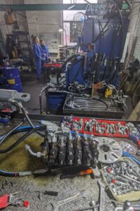 Испытания гидравлических распределителей в Москве