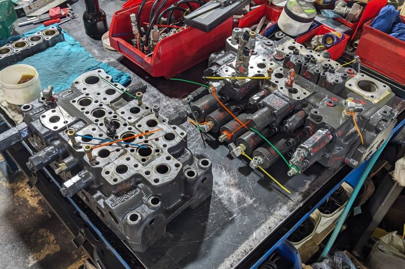 Ремонт гидравлического распределителя экскаватора CASE CX210